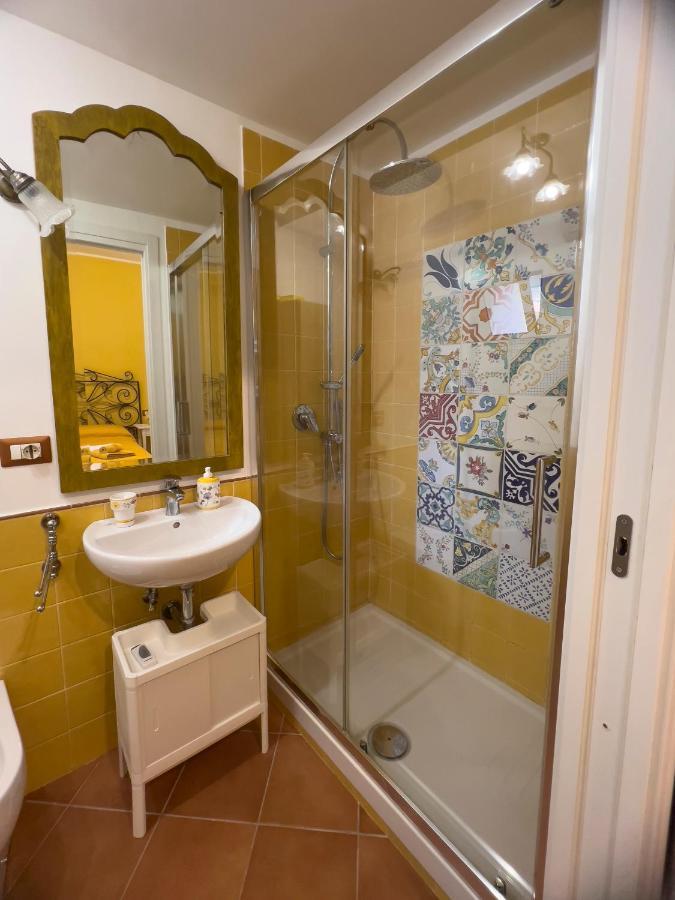Giallo Napoli Экстерьер фото
