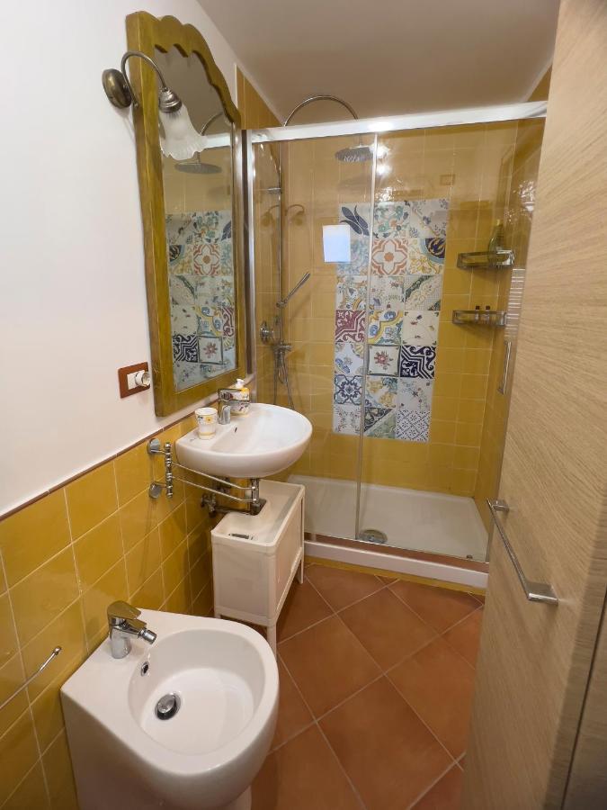 Giallo Napoli Экстерьер фото
