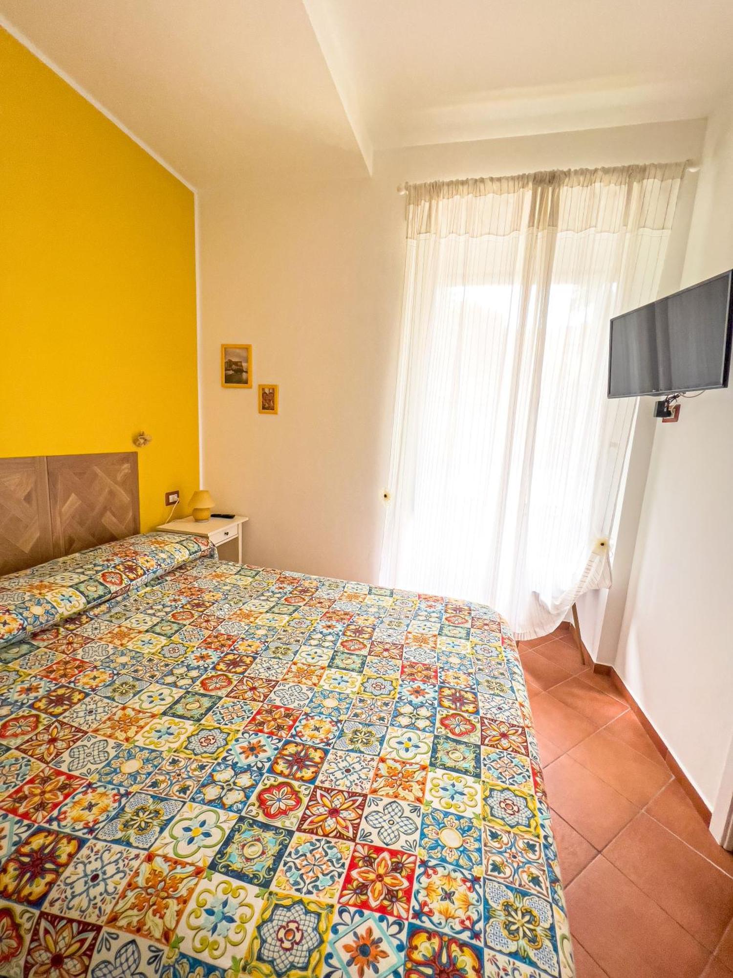 Giallo Napoli Экстерьер фото