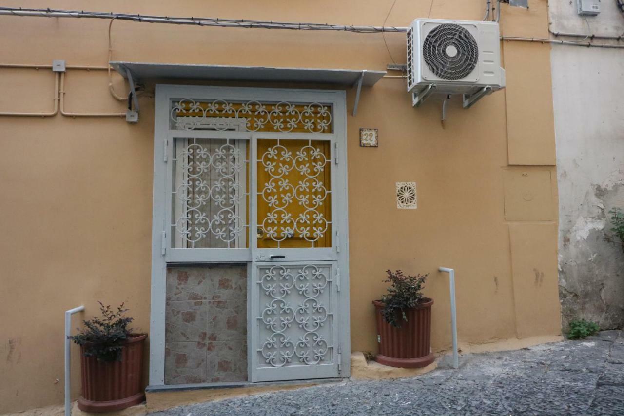 Giallo Napoli Экстерьер фото